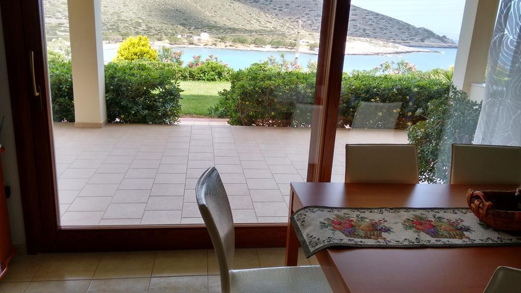 Tholos Bay Suites Kavoúsion Cameră foto