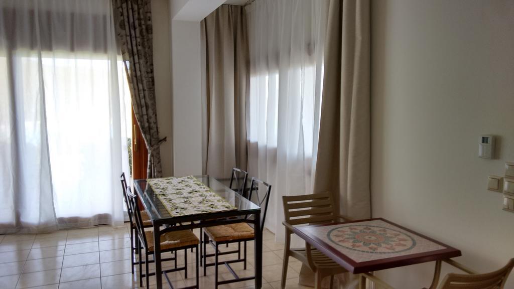 Tholos Bay Suites Kavoúsion Cameră foto